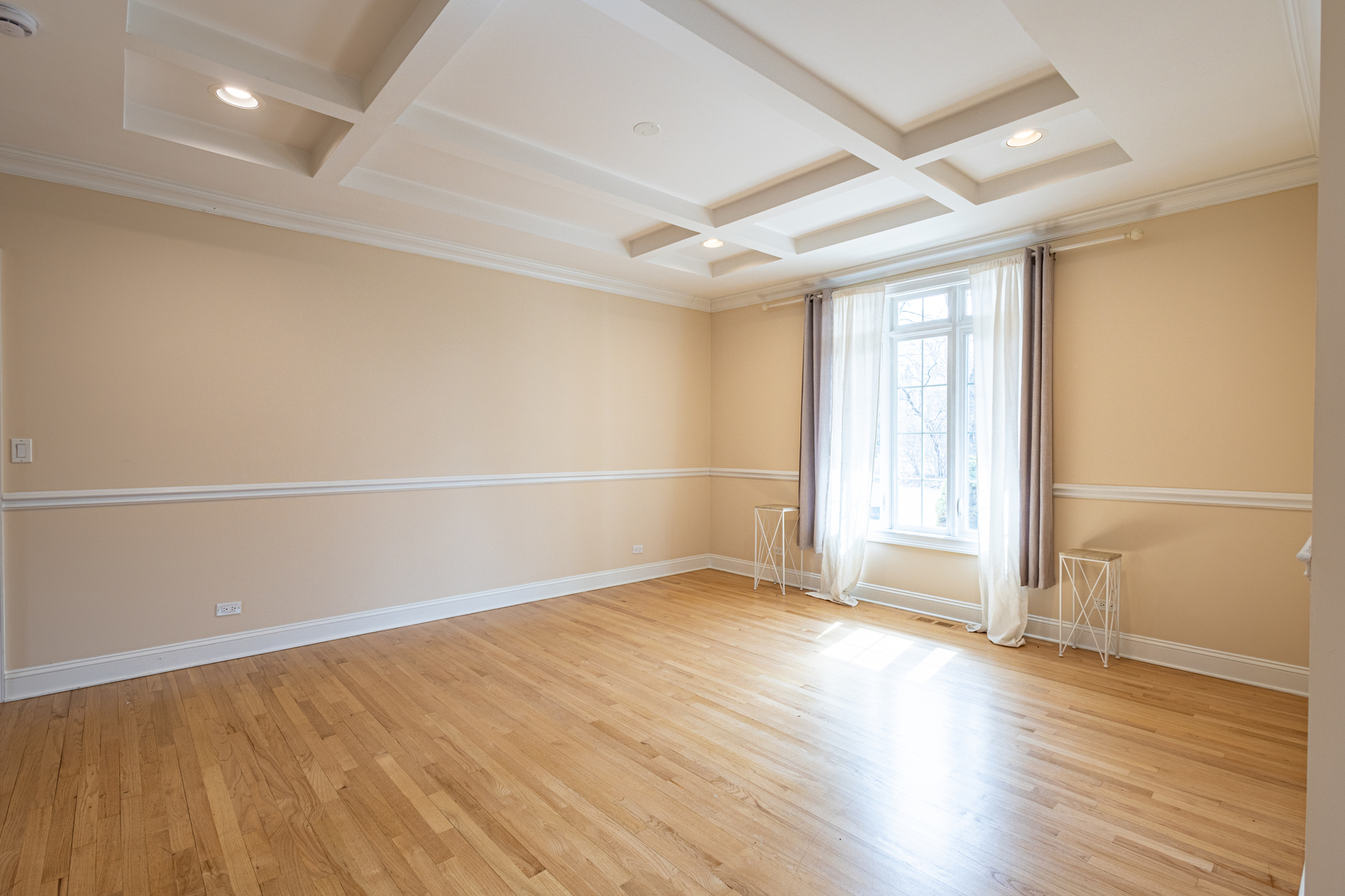 6441 Blackhawk Trail, Indian Head Park, IL 60525