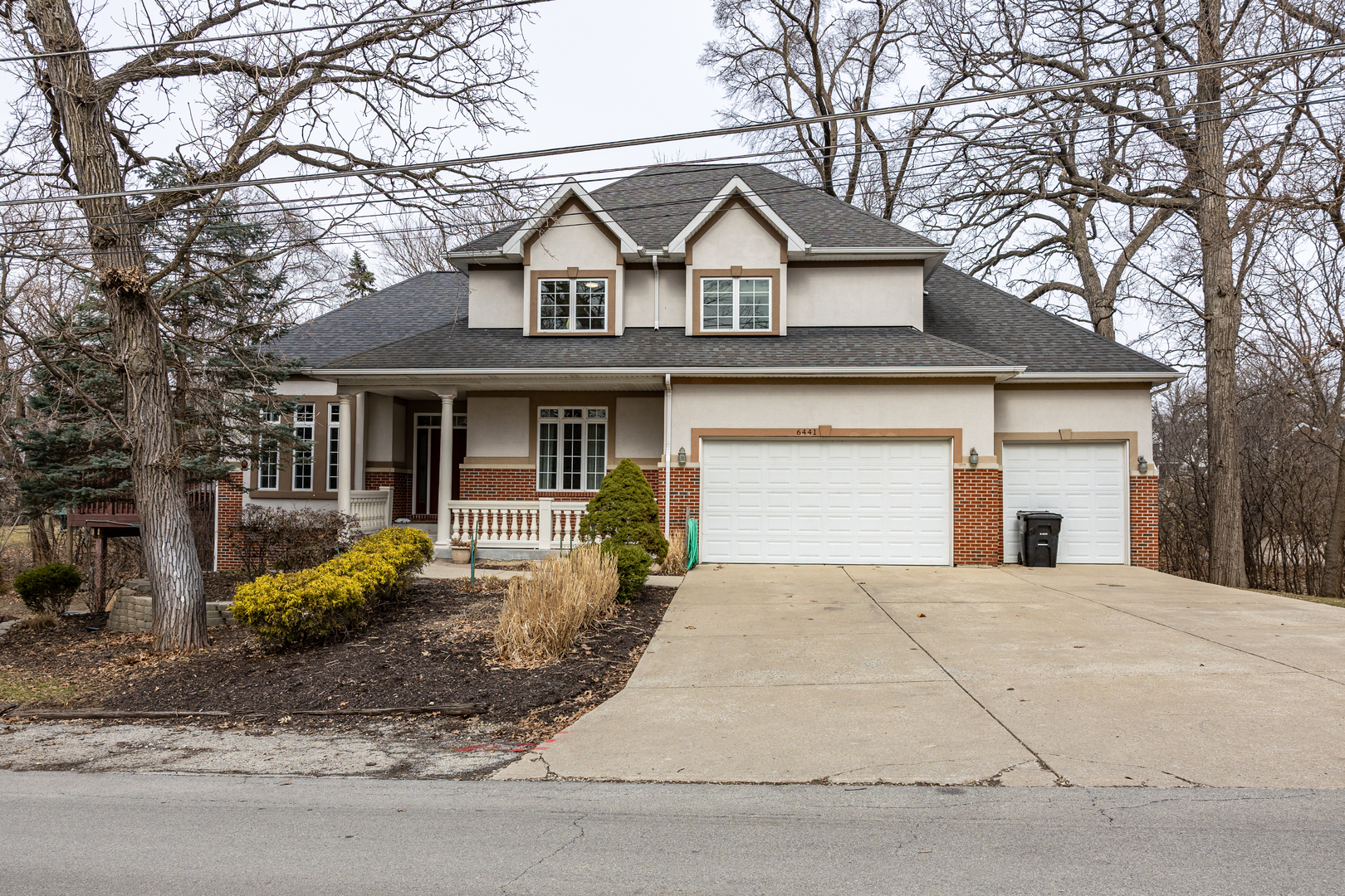 6441 Blackhawk Trail, Indian Head Park, IL 60525