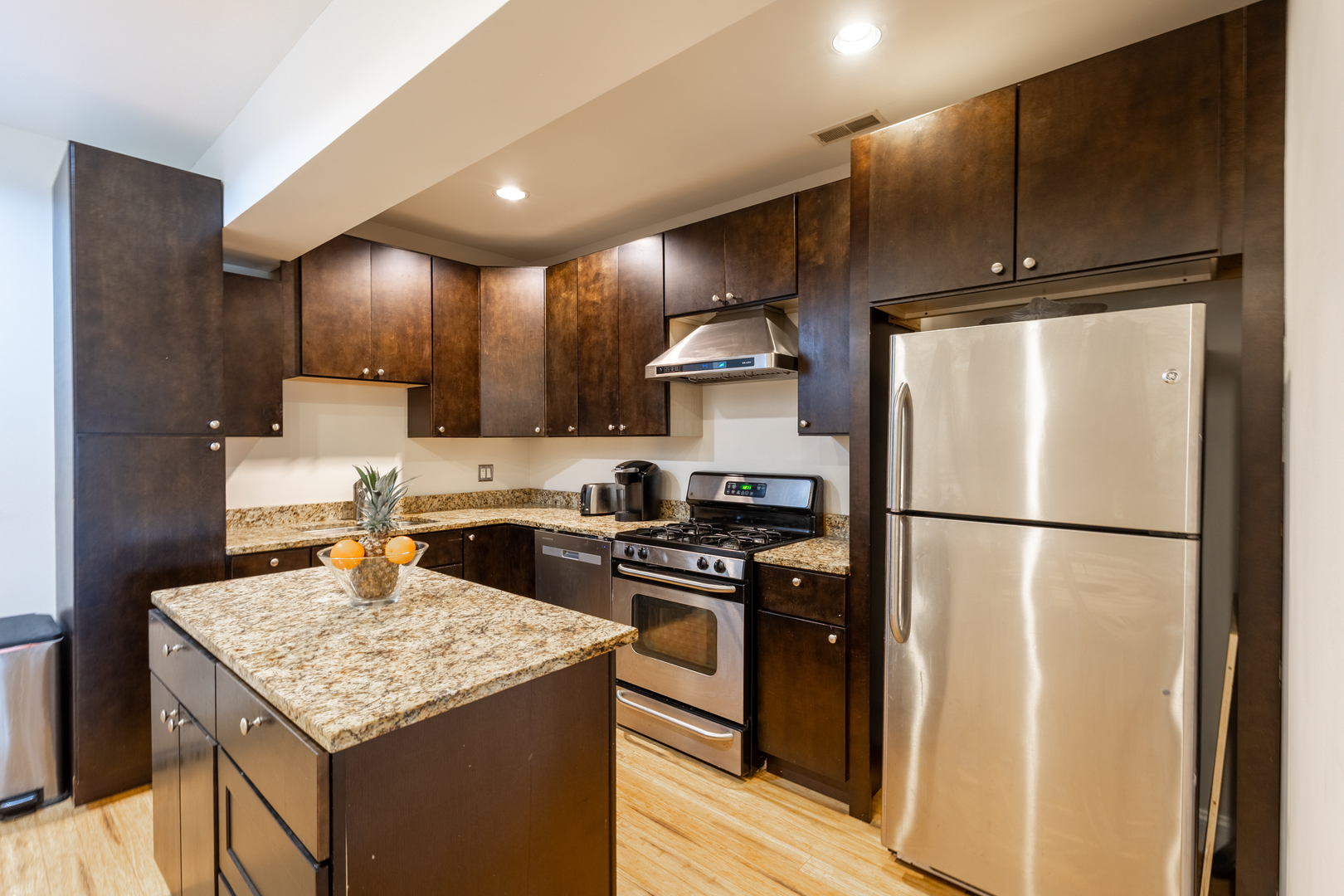 6441 Blackhawk Trail, Indian Head Park, IL 60525