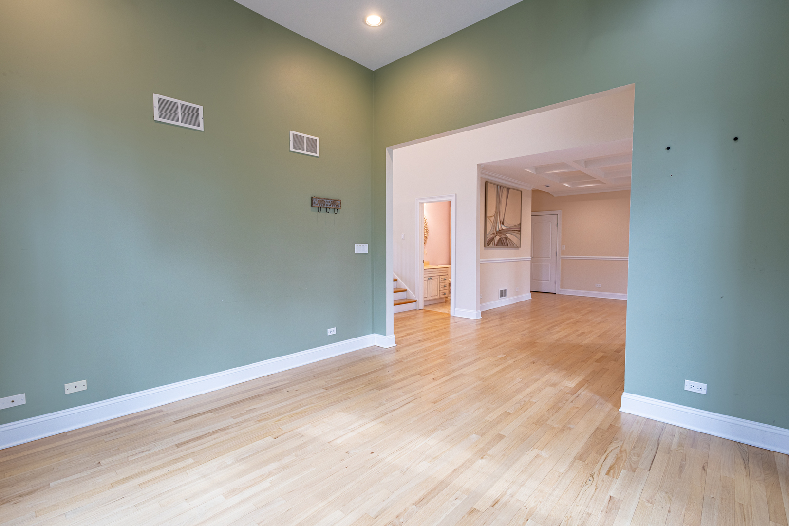 6441 Blackhawk Trail, Indian Head Park, IL 60525