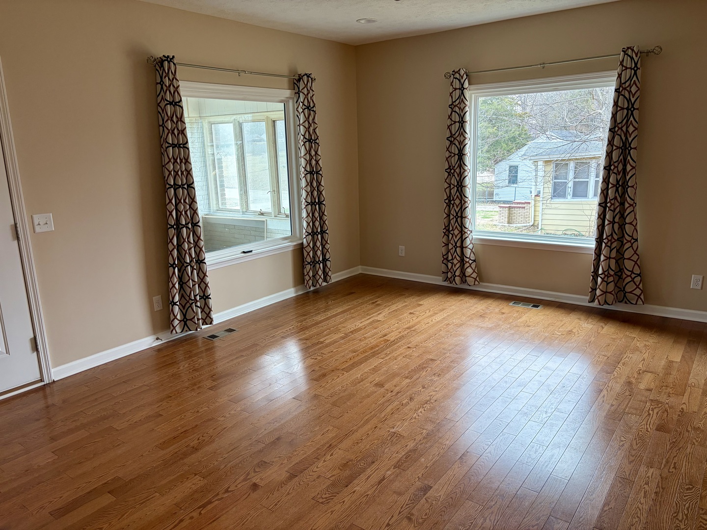 509 W Clay Street, Clinton, IL 61727