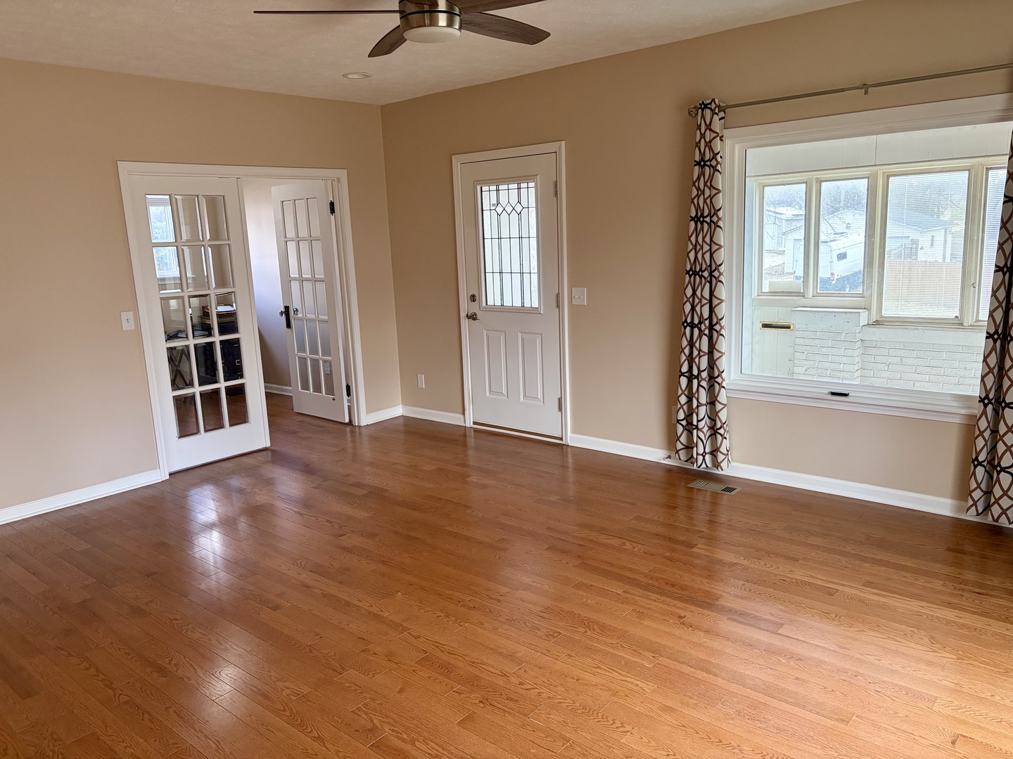 509 W Clay Street, Clinton, IL 61727