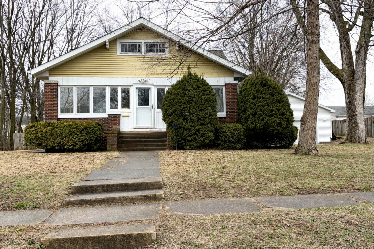 509 W Clay Street, Clinton, IL 61727