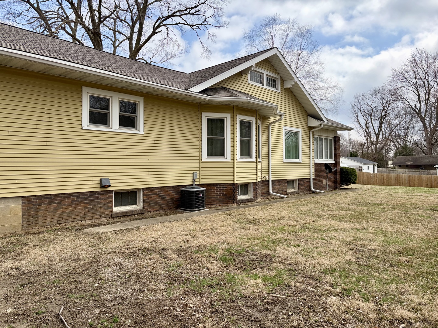 509 W Clay Street, Clinton, IL 61727