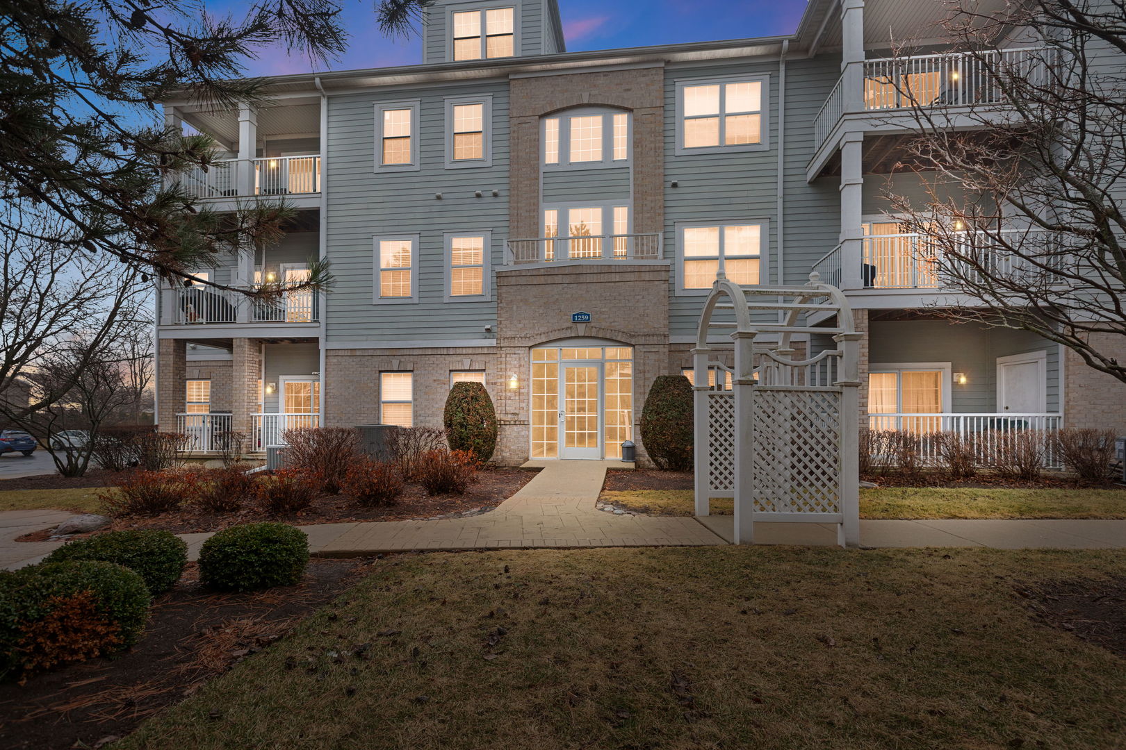 1259 Lake Street #203, Addison, IL 60101