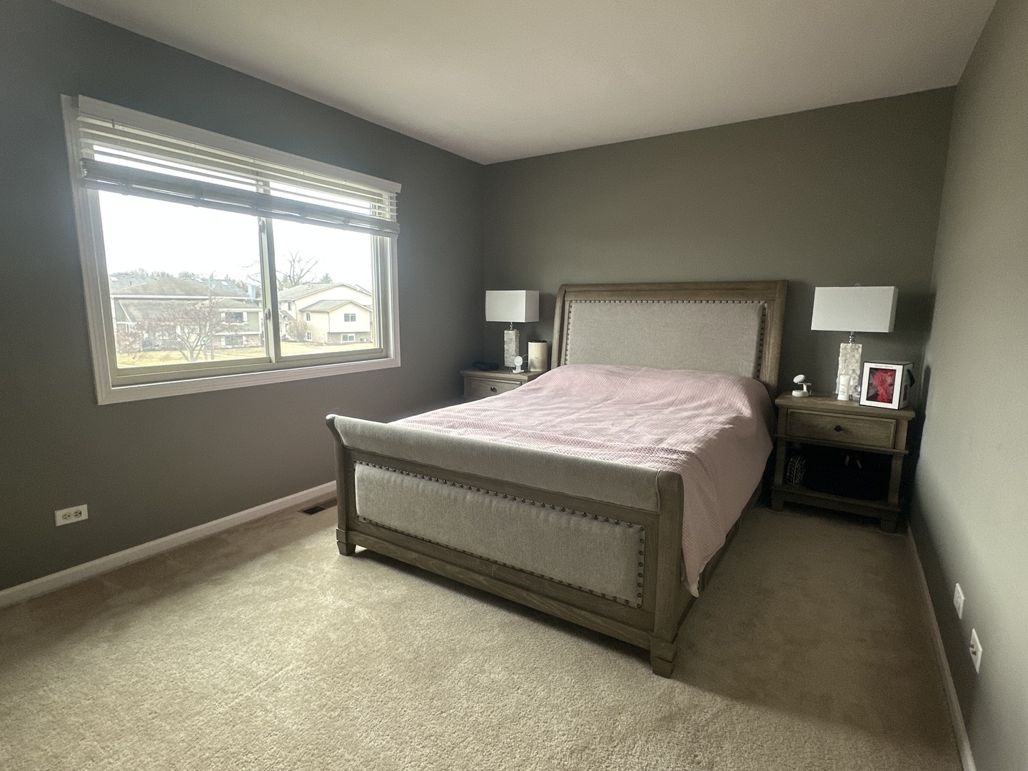 2S739 Winchester Circle #4, Warrenville, IL 60555