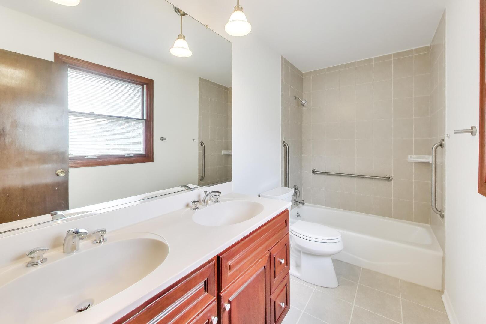 1626 E Barberry Lane, Mount Prospect, IL 60056