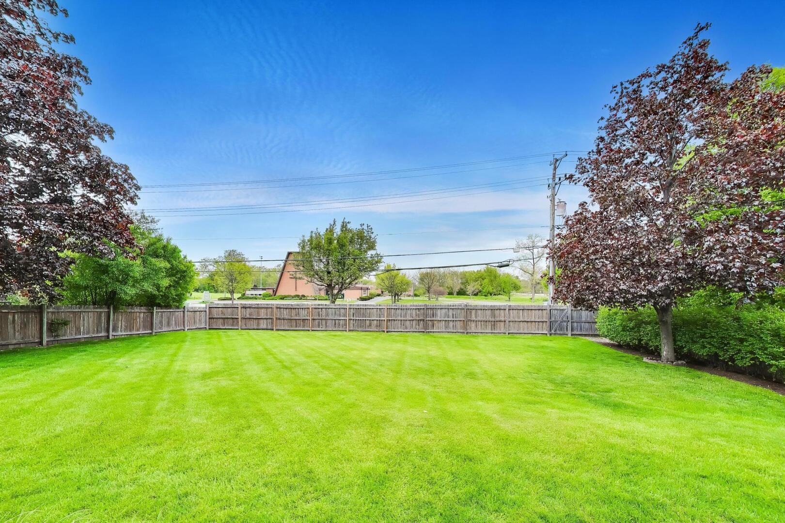 1626 E Barberry Lane, Mount Prospect, IL 60056