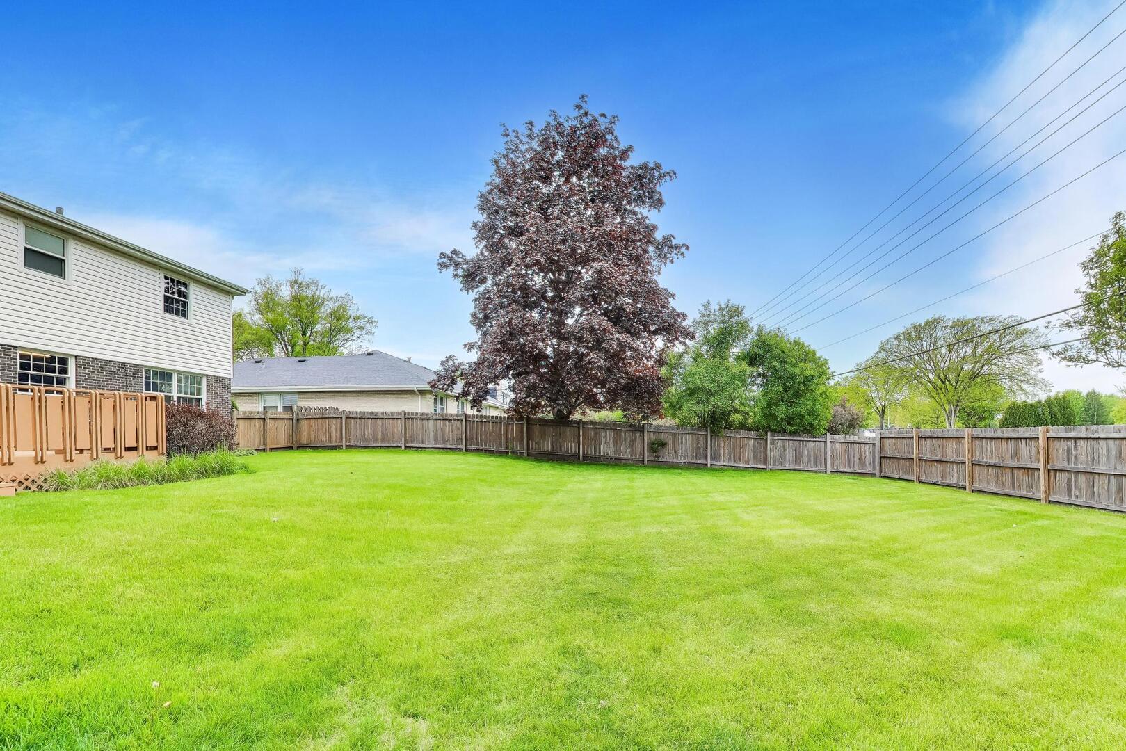 1626 E Barberry Lane, Mount Prospect, IL 60056