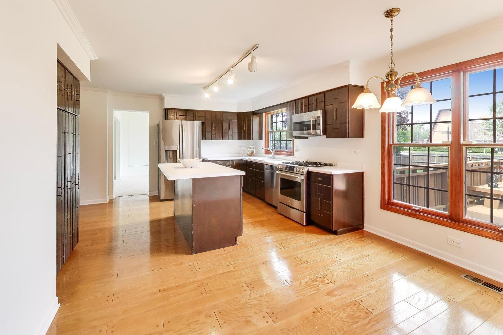 1626 E Barberry Lane, Mount Prospect, IL 60056