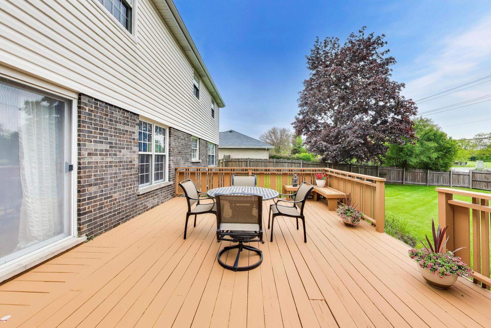 1626 E Barberry Lane, Mount Prospect, IL 60056