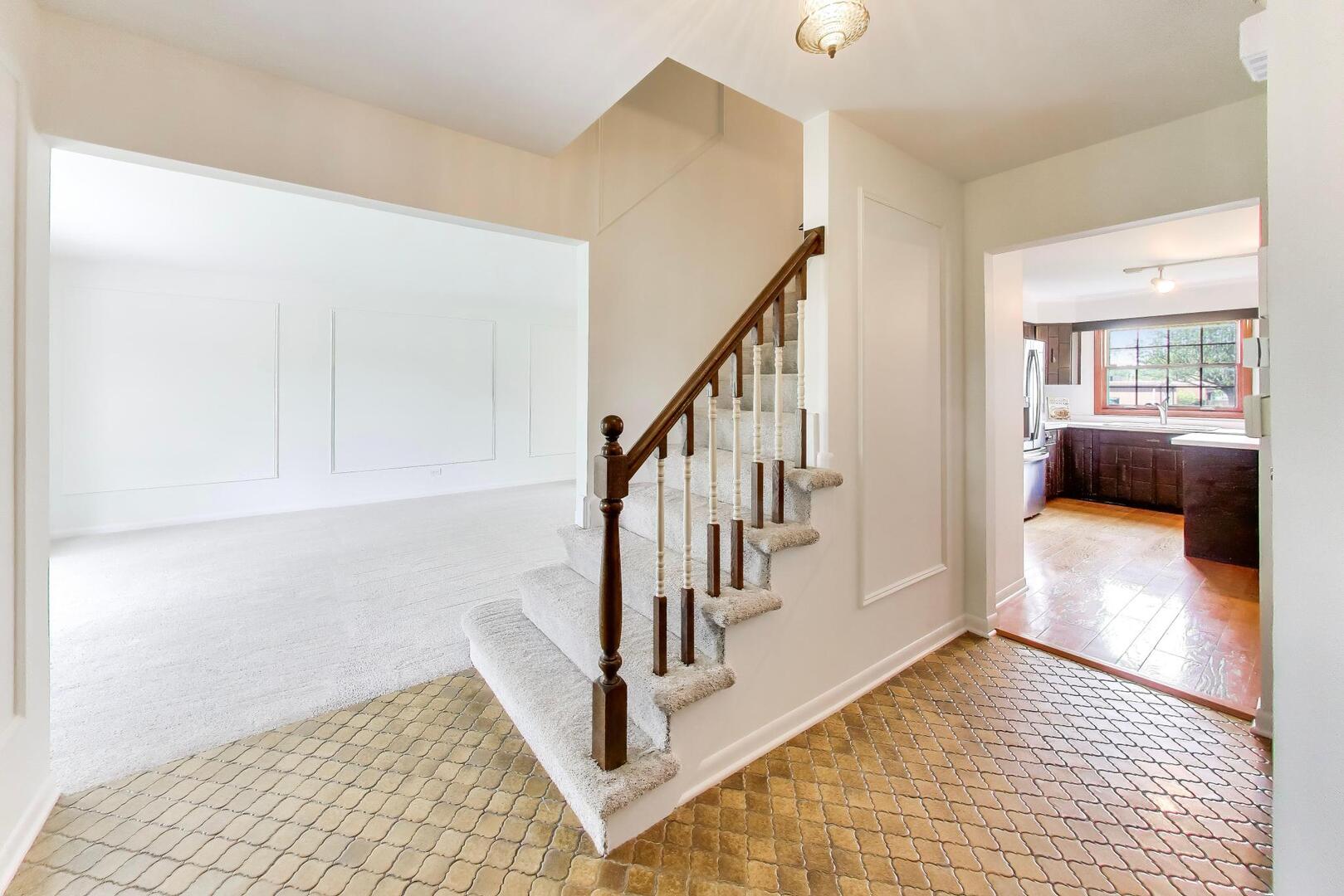 1626 E Barberry Lane, Mount Prospect, IL 60056