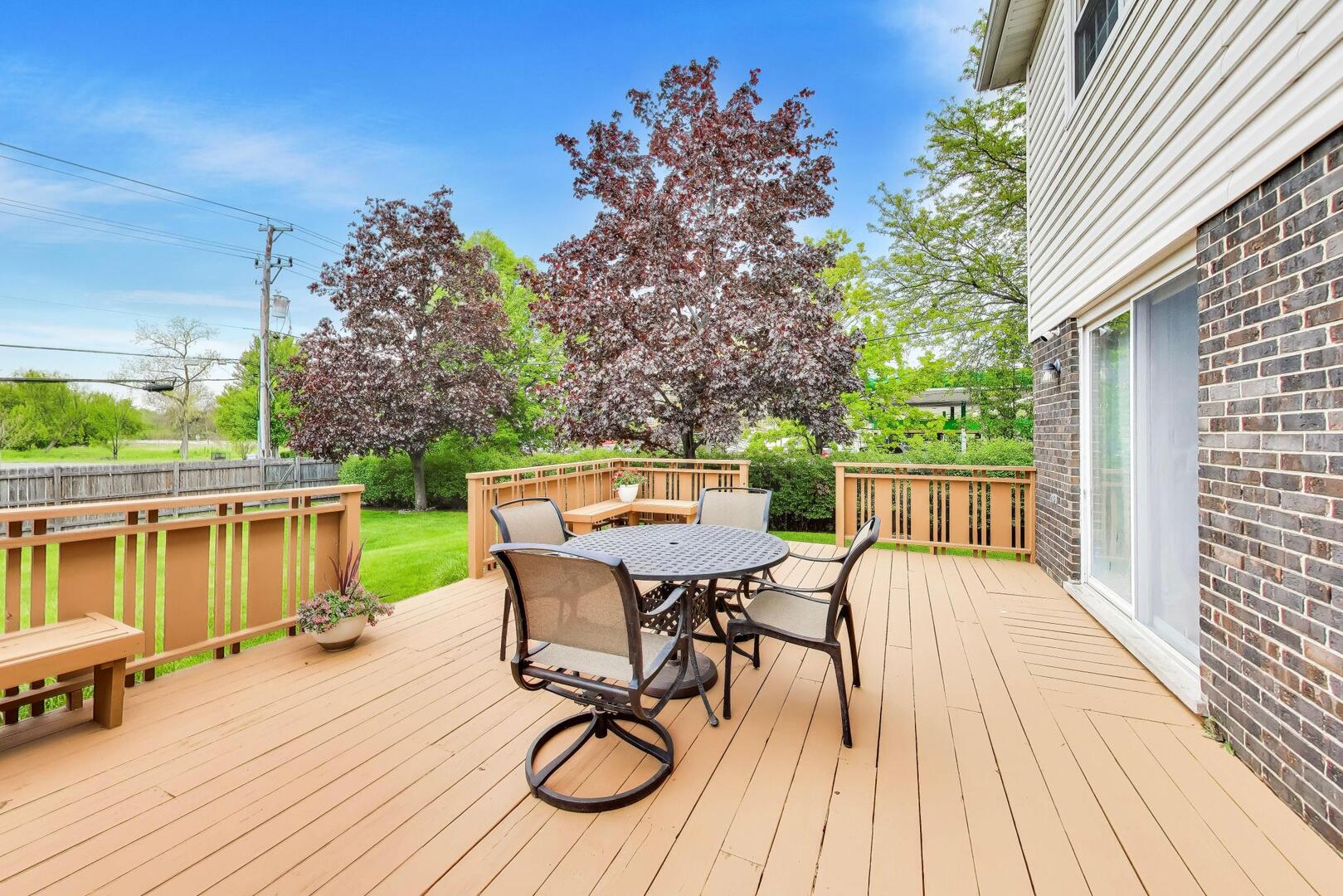 1626 E Barberry Lane, Mount Prospect, IL 60056