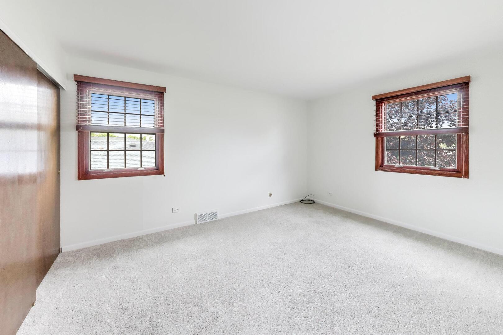 1626 E Barberry Lane, Mount Prospect, IL 60056