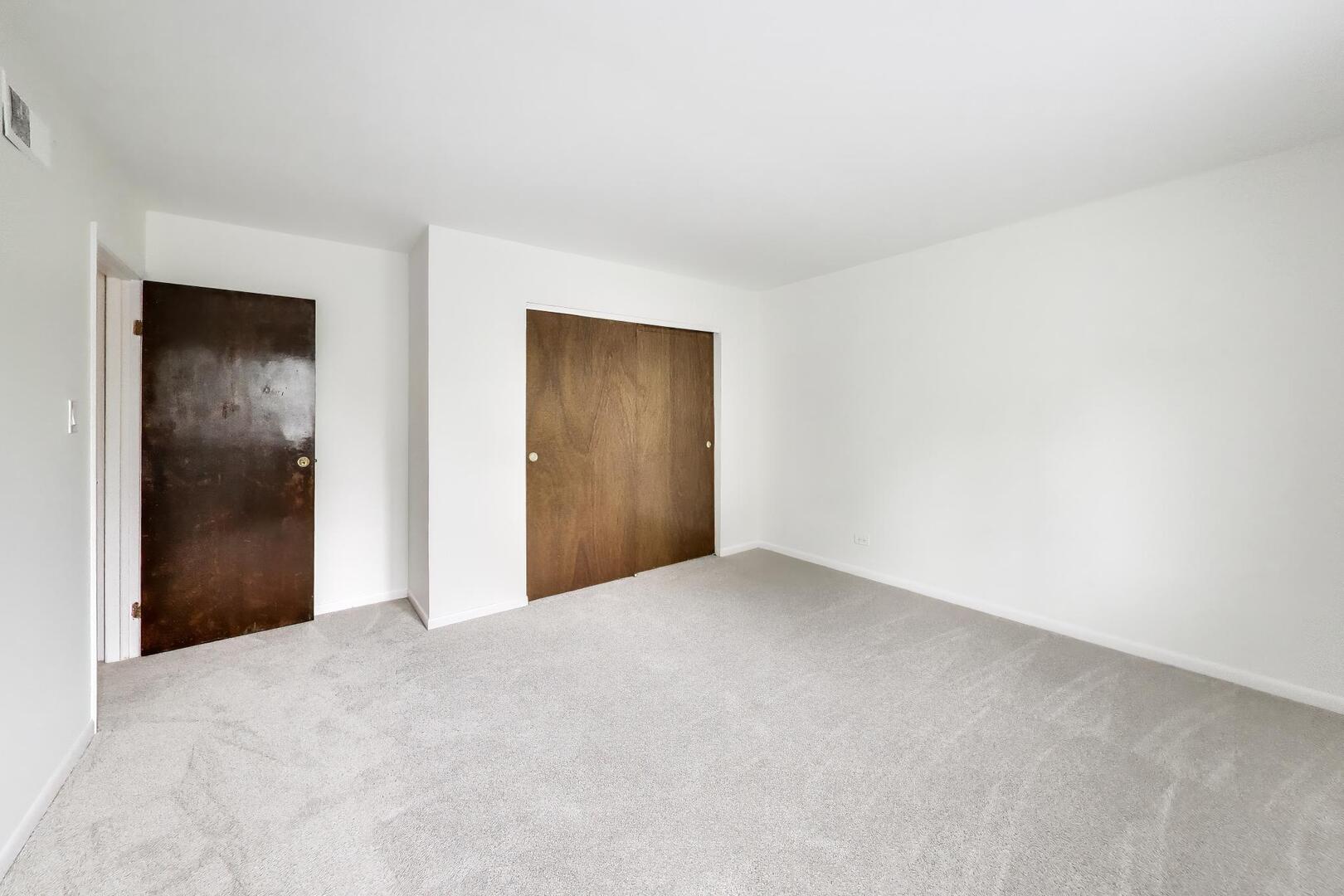 1626 E Barberry Lane, Mount Prospect, IL 60056
