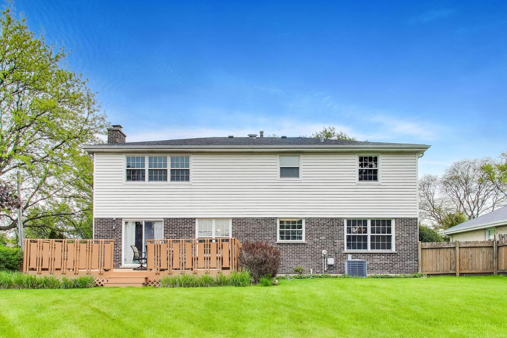 1626 E Barberry Lane, Mount Prospect, IL 60056