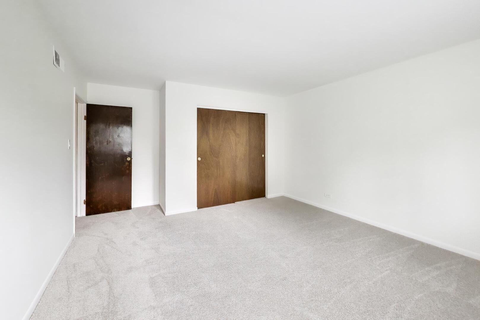 1626 E Barberry Lane, Mount Prospect, IL 60056