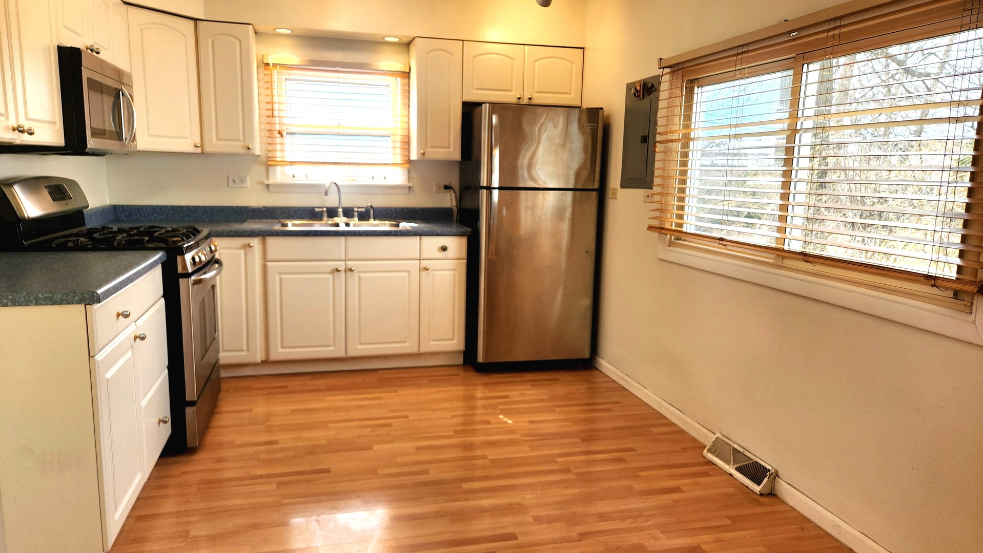 17322 Forestway Drive, East Hazel Crest, IL 60429