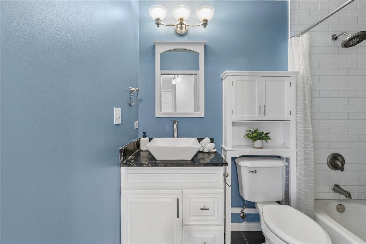 3S691 Melcher Avenue, Warrenville, IL 60555