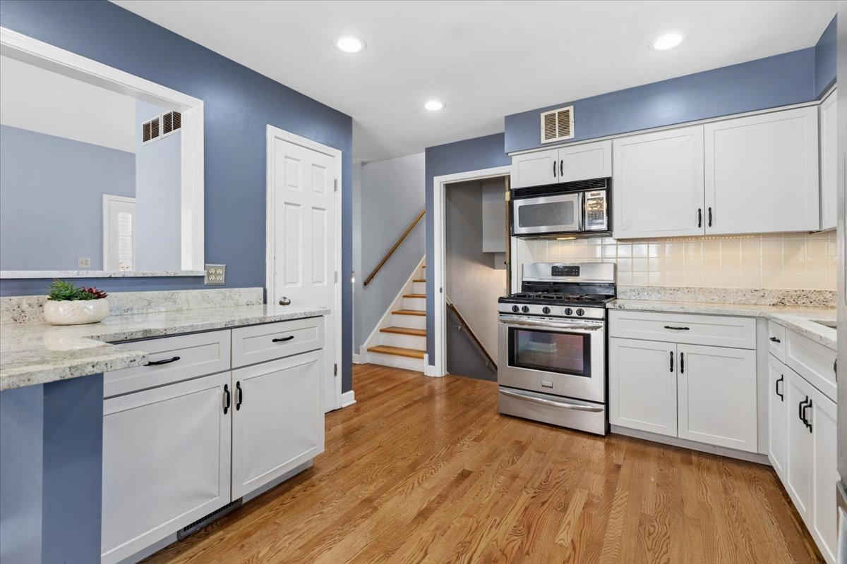 3S691 Melcher Avenue, Warrenville, IL 60555