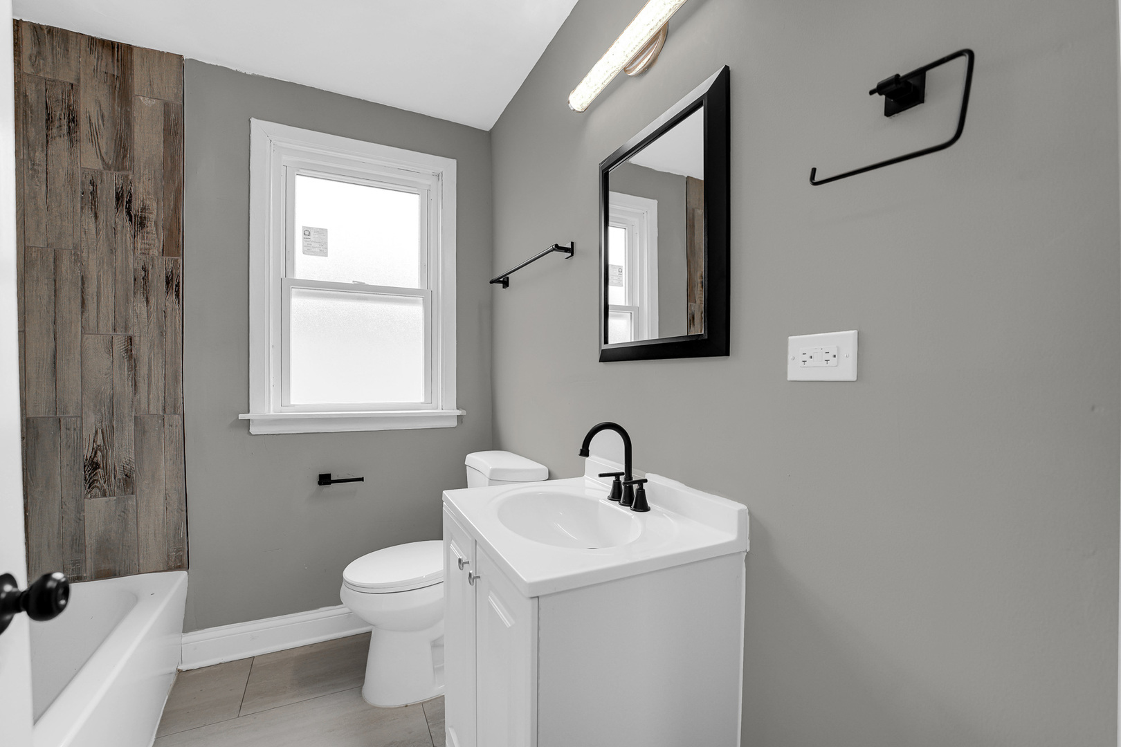 8011 S Dante Avenue, Chicago, IL 60619