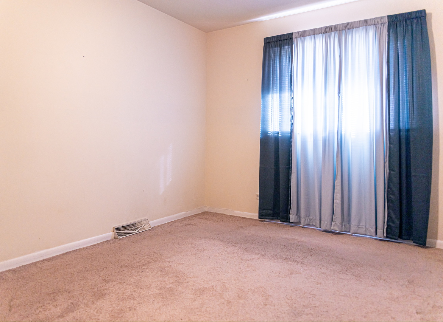 500 N Illinois Avenue, Glenwood, IL 60425