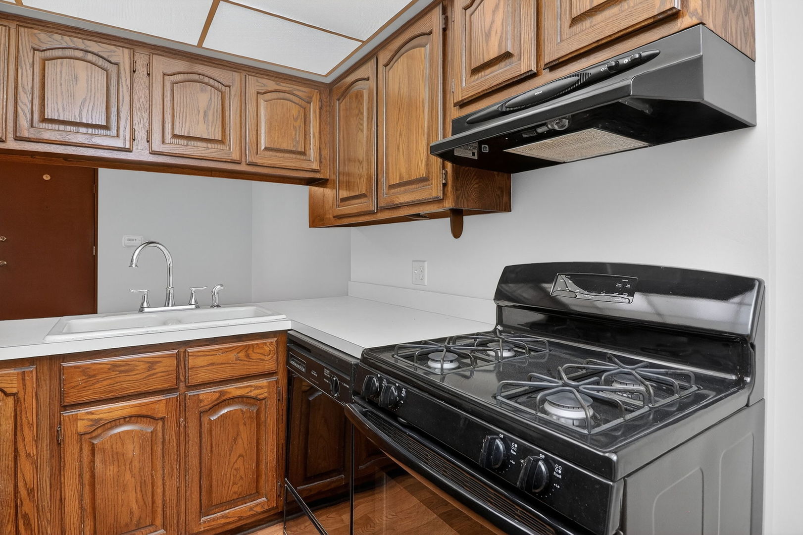 13911 Laramie Avenue #122, Crestwood, IL 60418