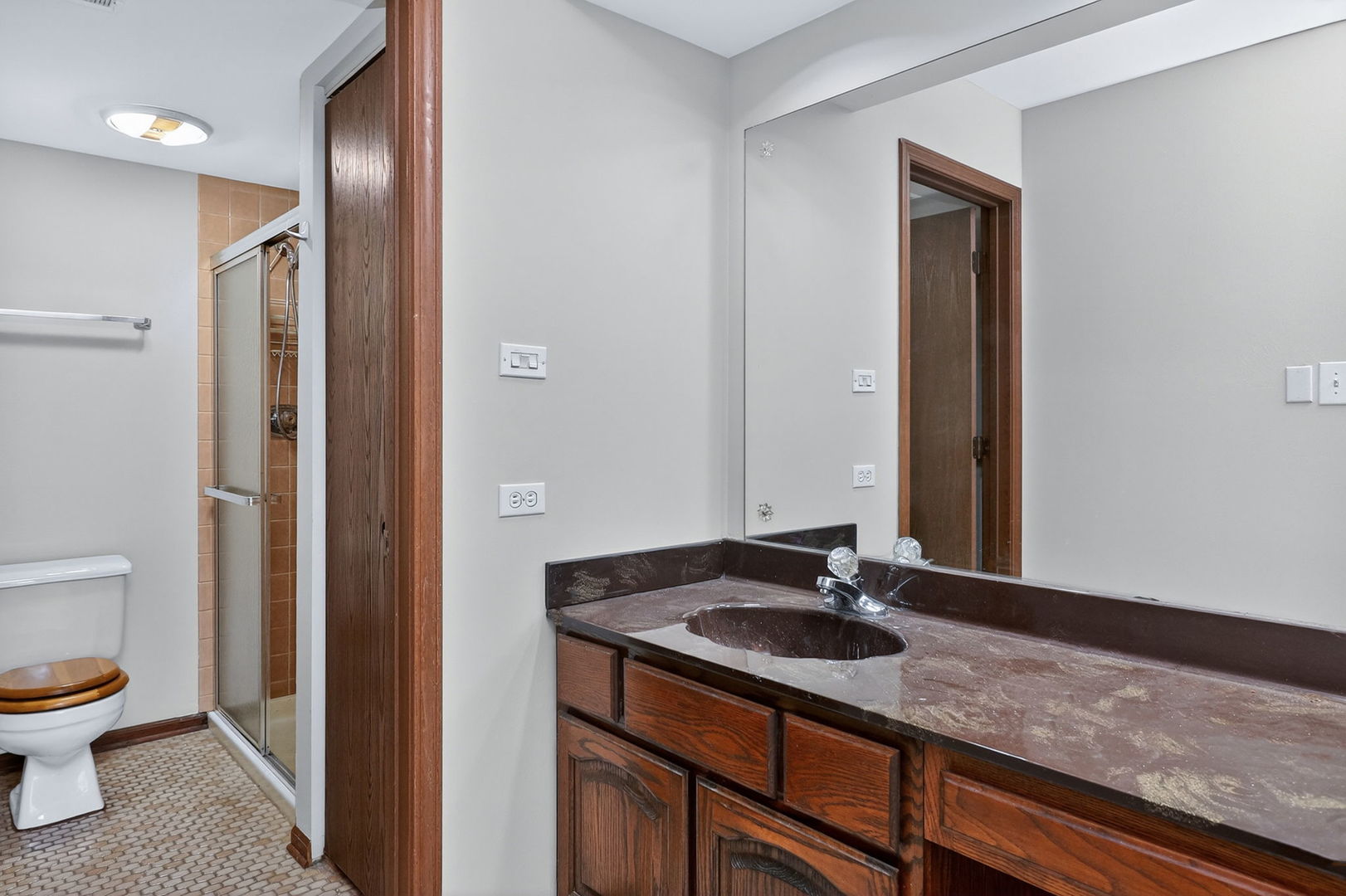 13911 Laramie Avenue #122, Crestwood, IL 60418