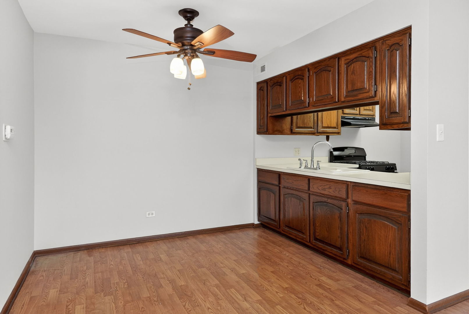 13911 Laramie Avenue #122, Crestwood, IL 60418