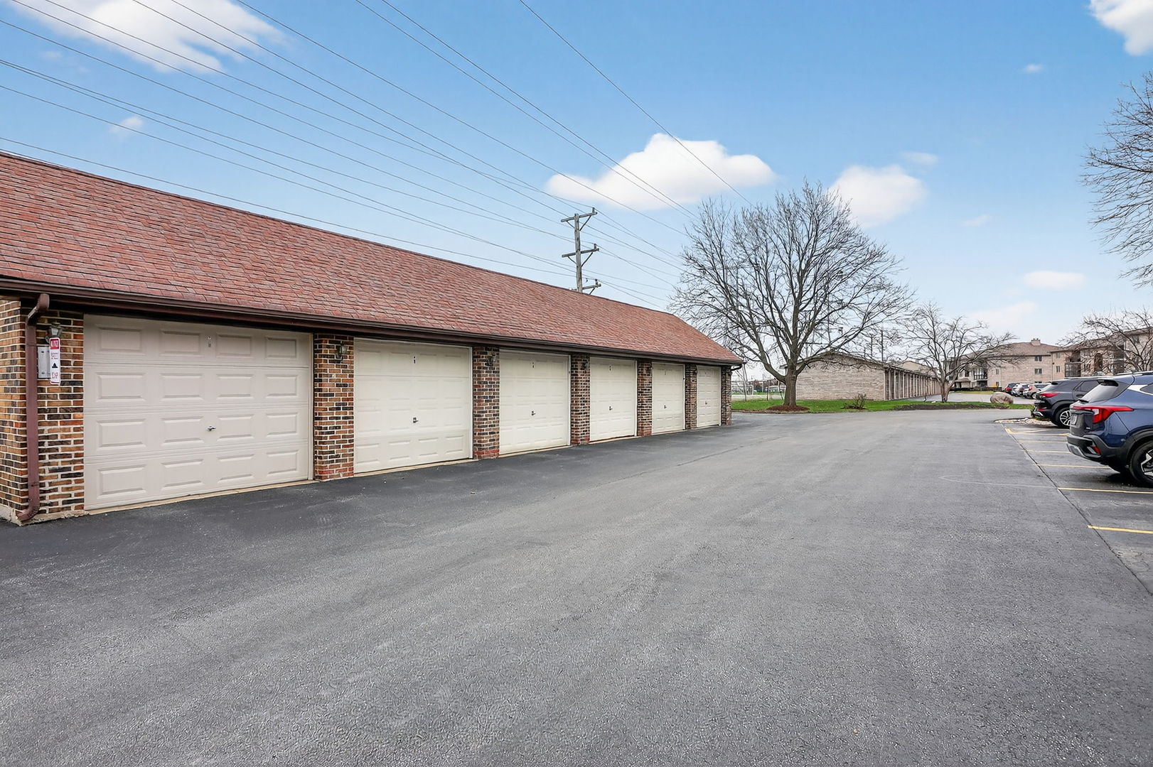 13911 Laramie Avenue #122, Crestwood, IL 60418