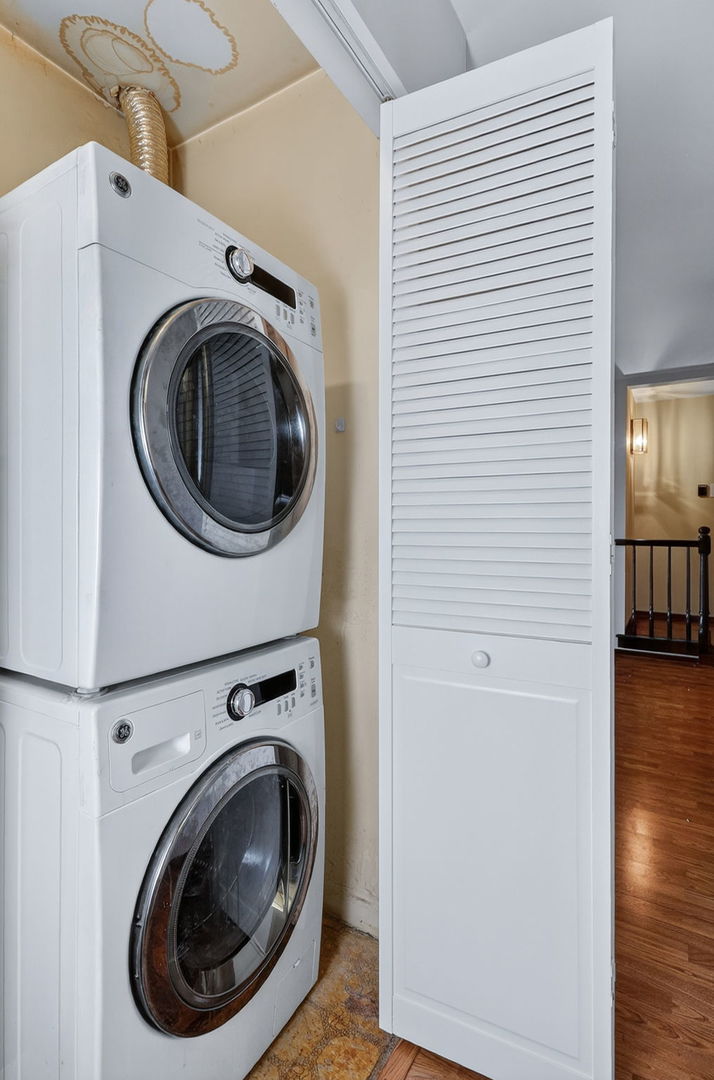 13911 Laramie Avenue #122, Crestwood, IL 60418