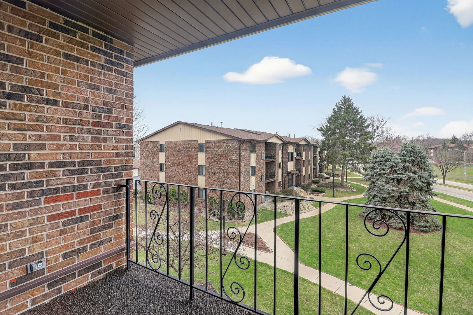 13911 Laramie Avenue #122, Crestwood, IL 60418