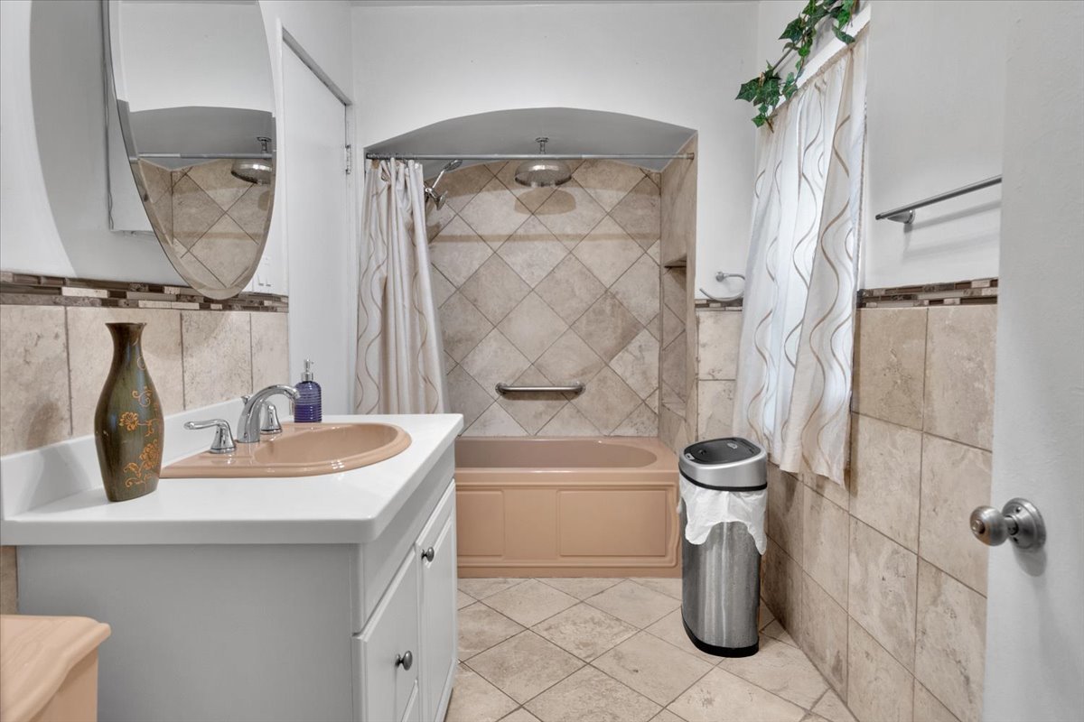 7545 S Carpenter Street, Chicago, IL 60620