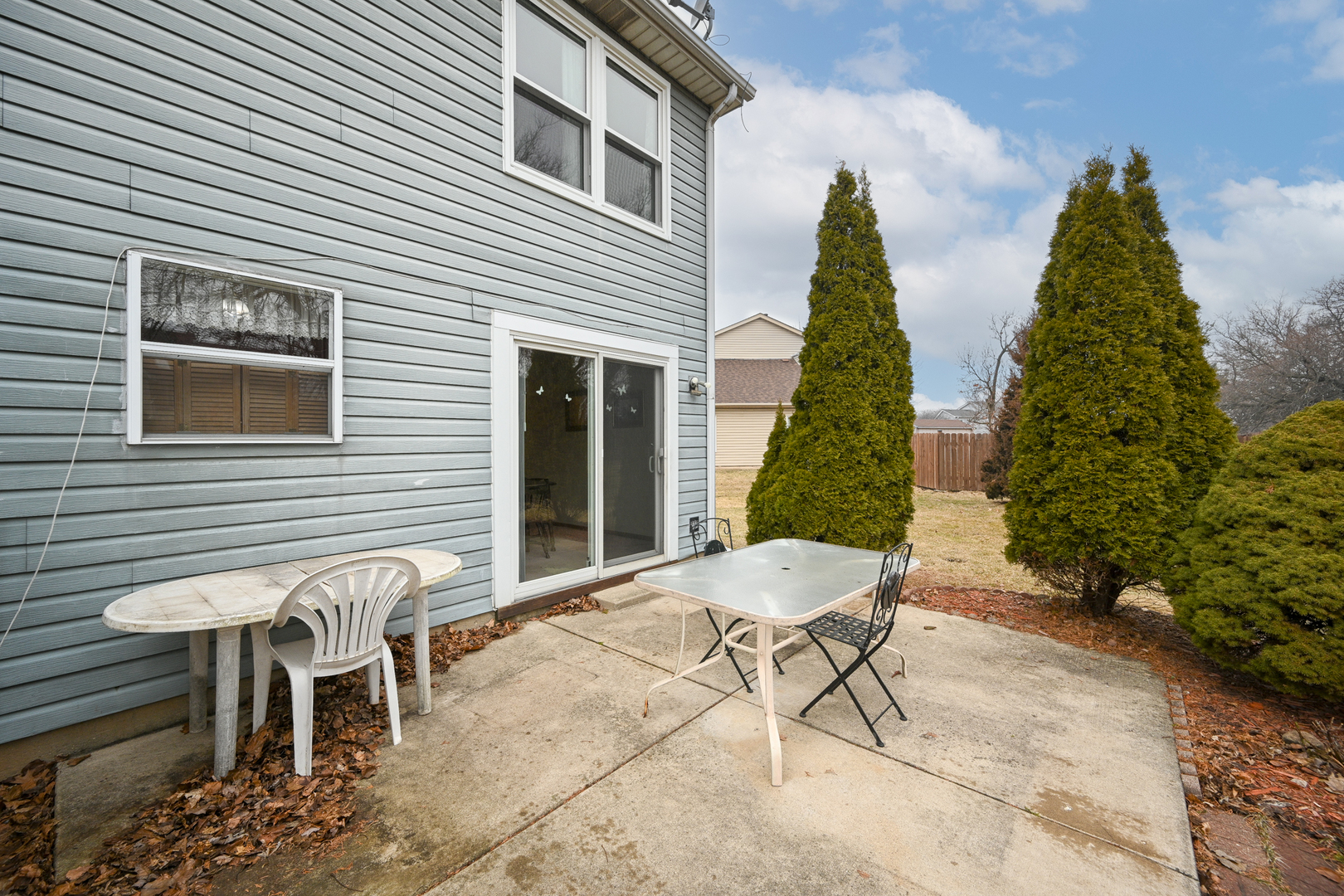 357 Cedar Court, Carol Stream, IL 60188