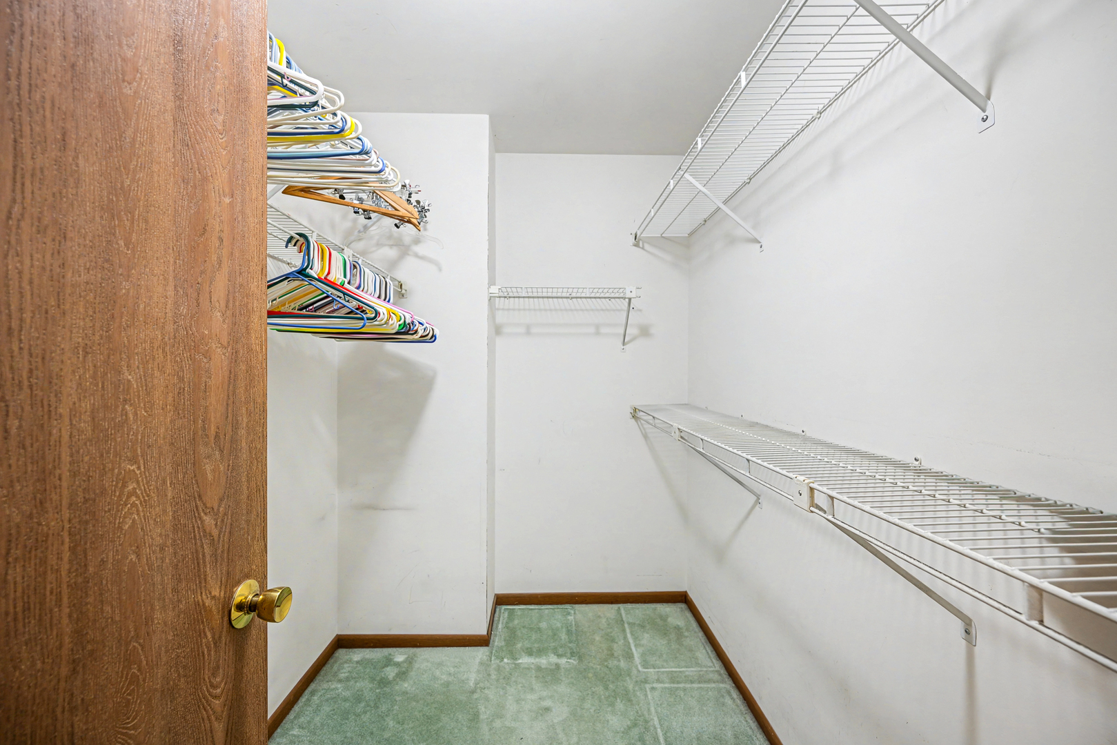 357 Cedar Court, Carol Stream, IL 60188