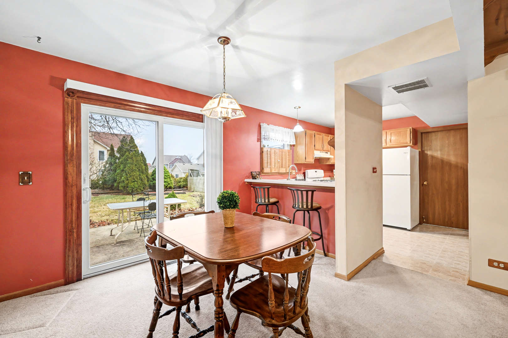 357 Cedar Court, Carol Stream, IL 60188