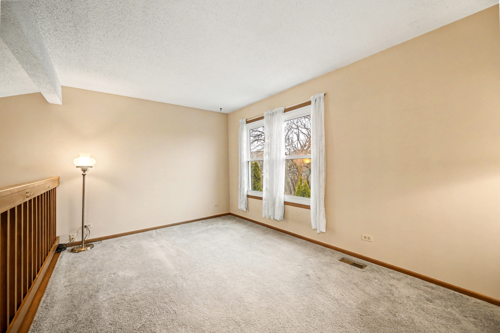 357 Cedar Court, Carol Stream, IL 60188