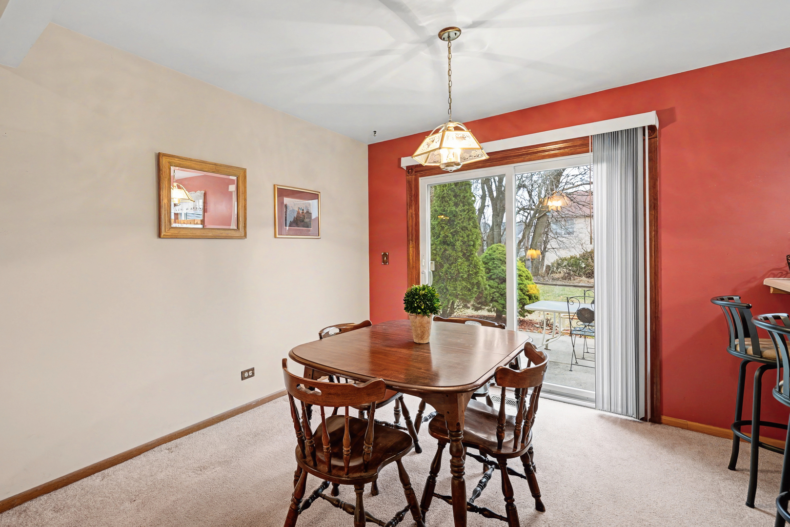 357 Cedar Court, Carol Stream, IL 60188