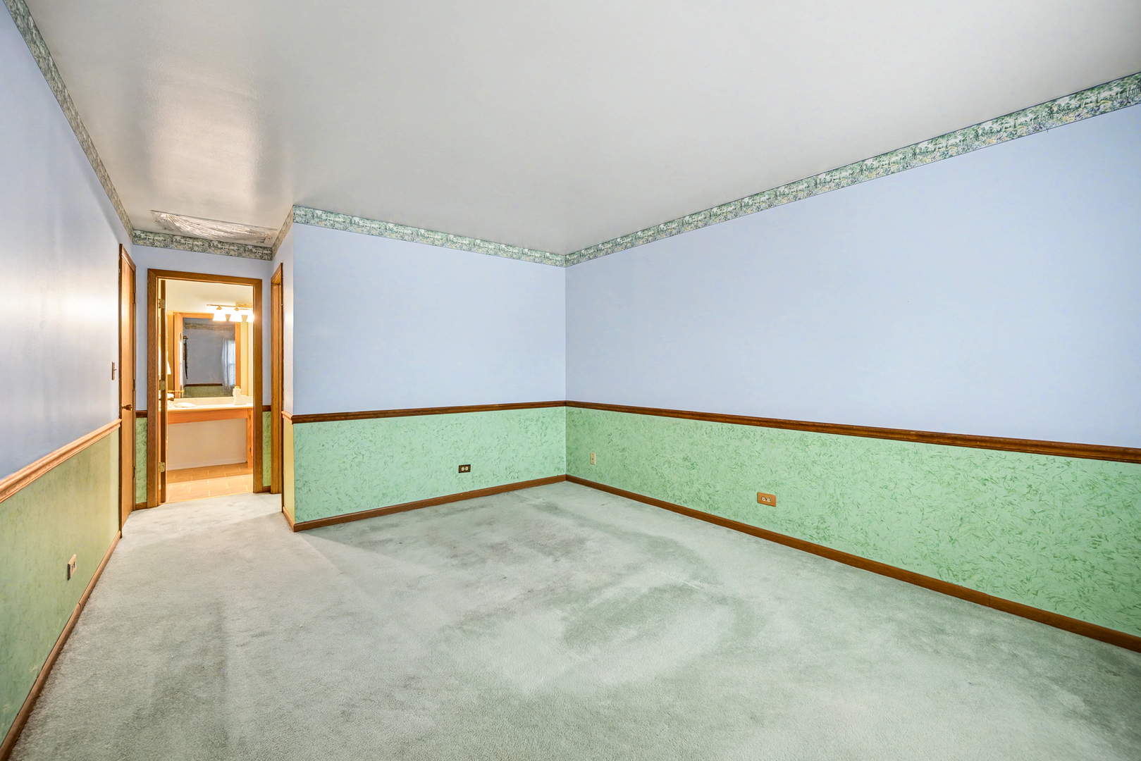 357 Cedar Court, Carol Stream, IL 60188