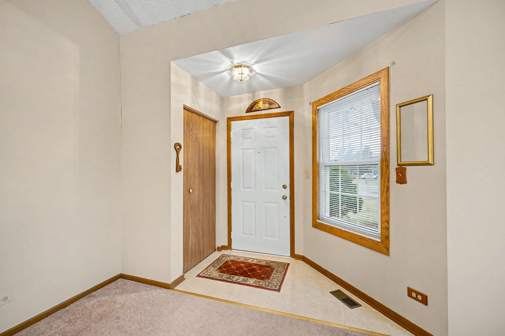 357 Cedar Court, Carol Stream, IL 60188