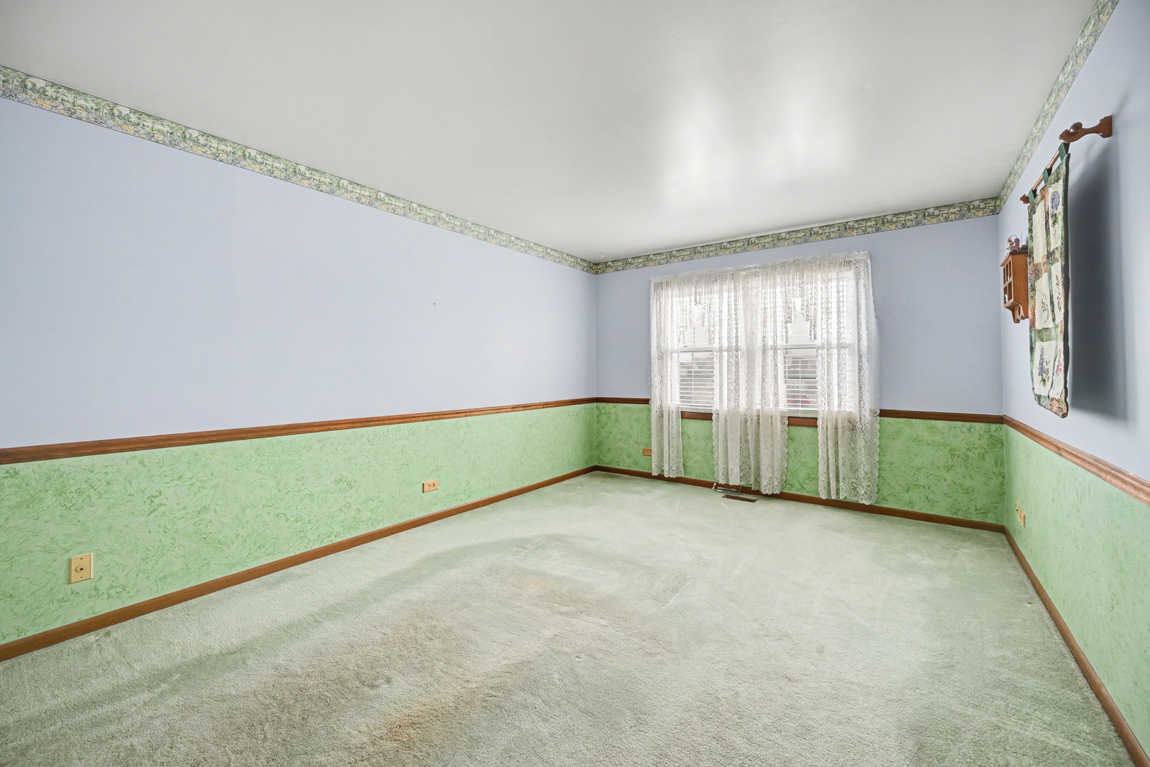 357 Cedar Court, Carol Stream, IL 60188