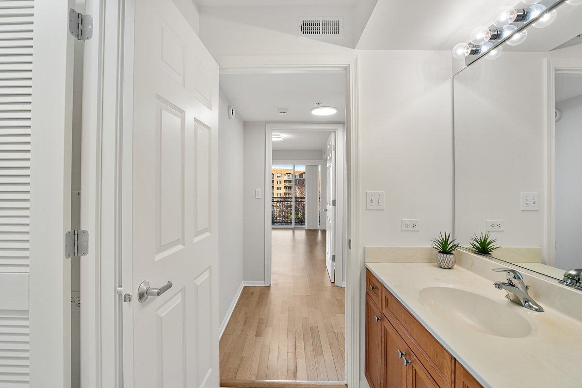 390 S Western Avenue #502, Des Plaines, IL 60016