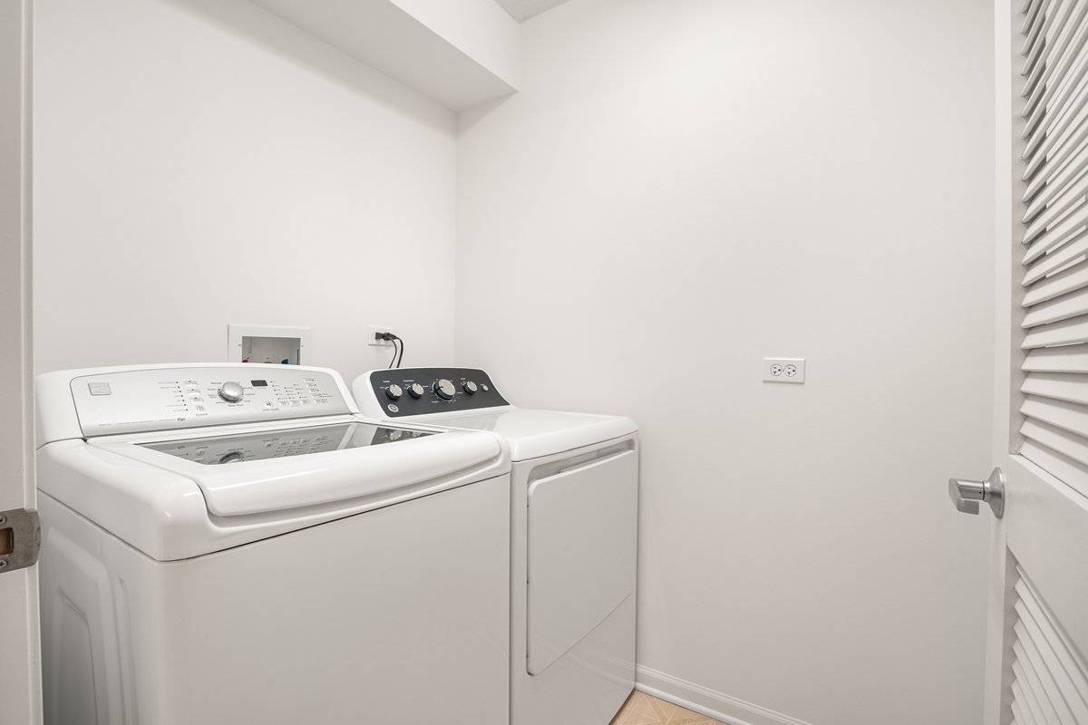 390 S Western Avenue #502, Des Plaines, IL 60016