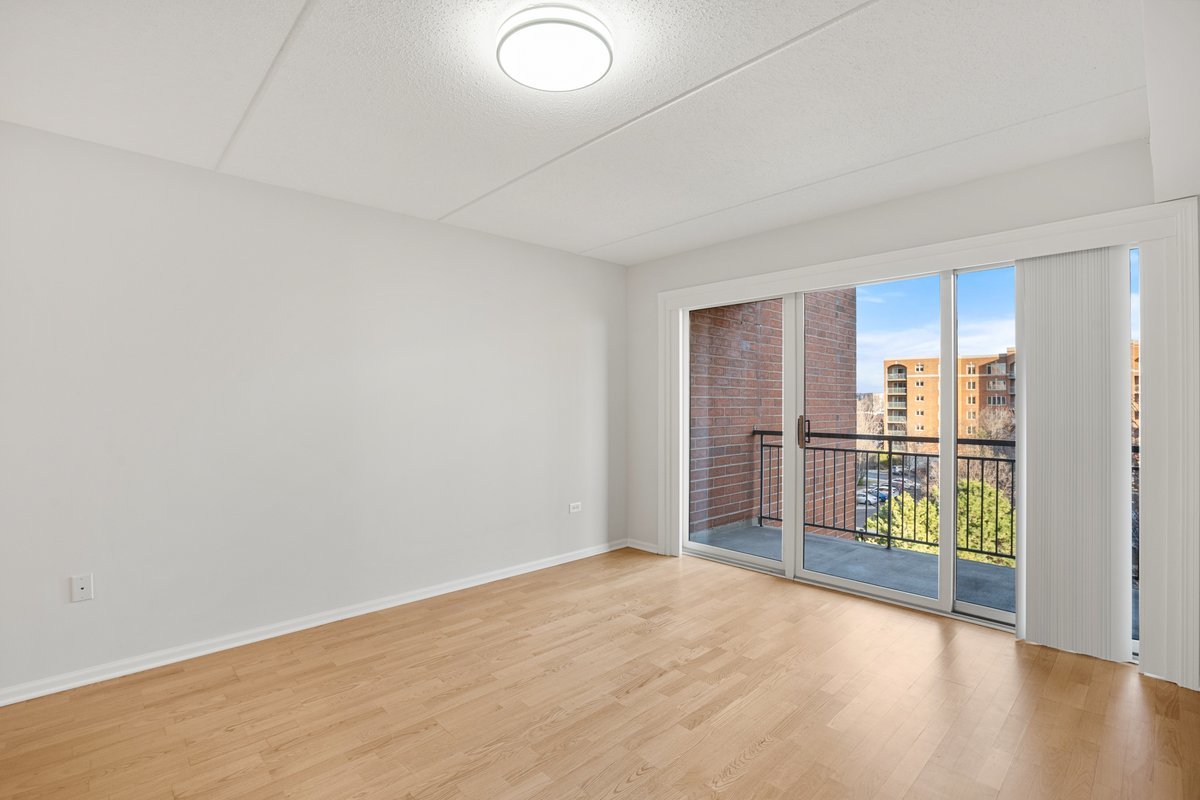 390 S Western Avenue #502, Des Plaines, IL 60016