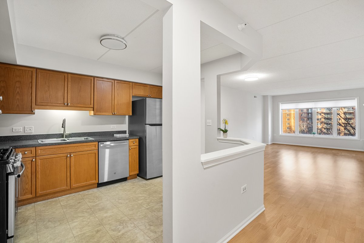 390 S Western Avenue #502, Des Plaines, IL 60016