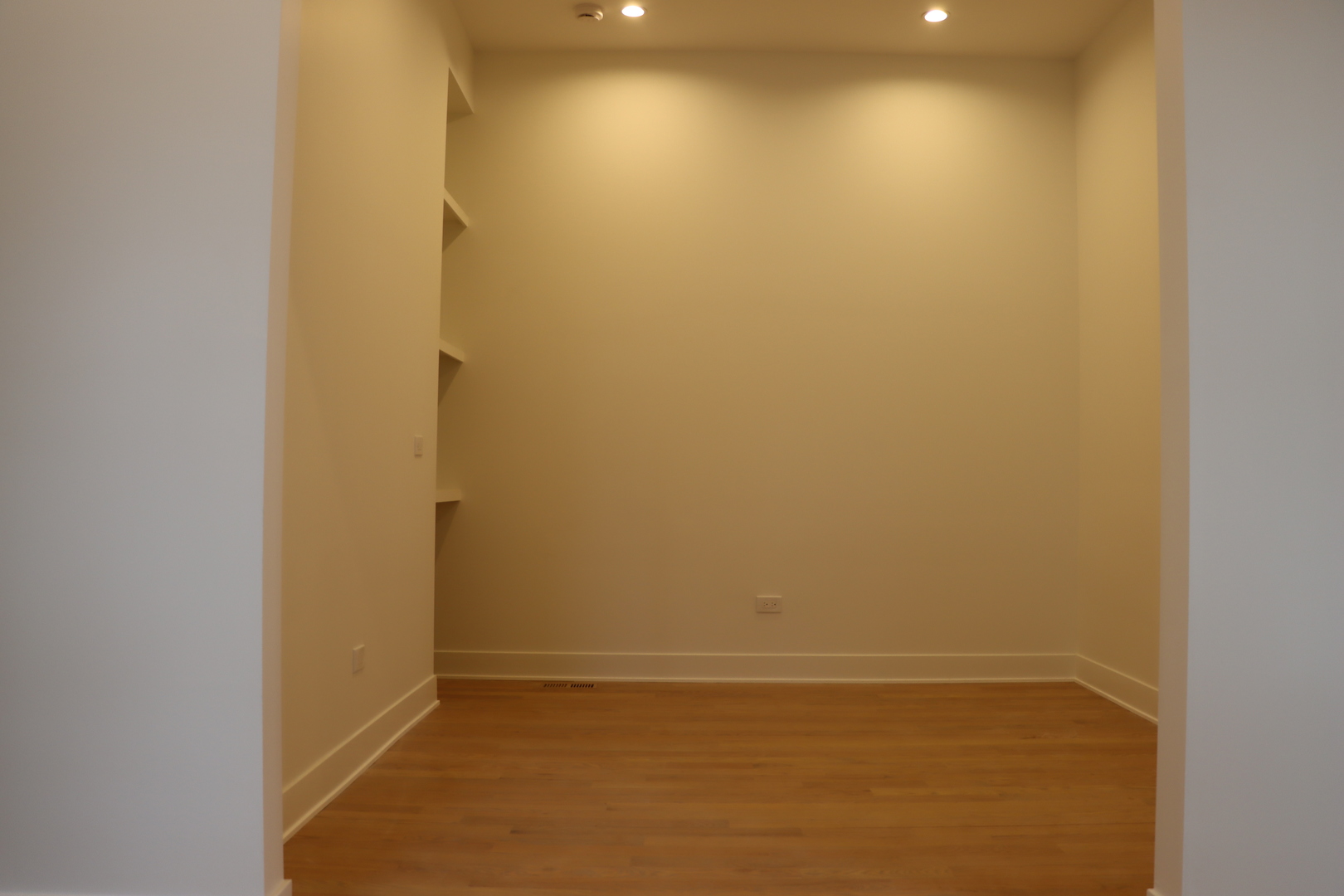 10009 S Beverly Avenue, Chicago, IL 60643