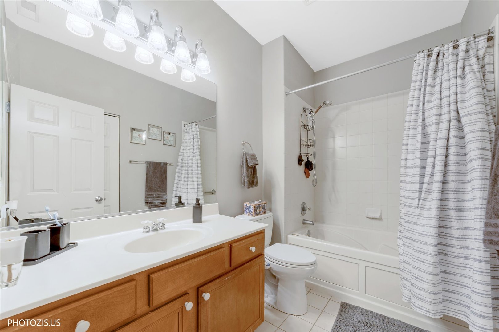 365 Lake Avenue #C, Wauconda, IL 60084