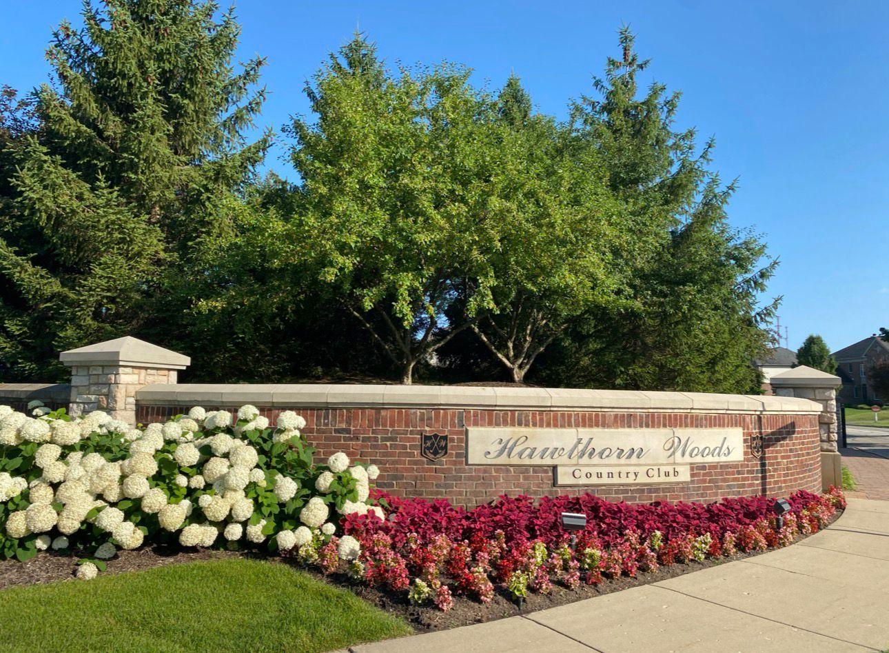 17 Tournament Drive, Hawthorn Woods, IL 60047