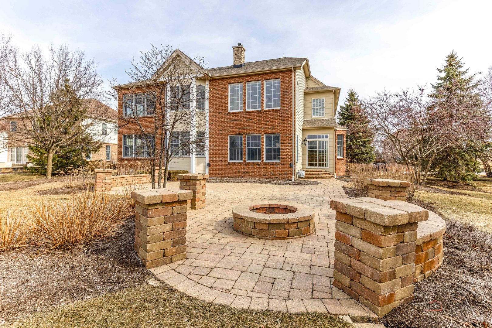 17 Tournament Drive, Hawthorn Woods, IL 60047