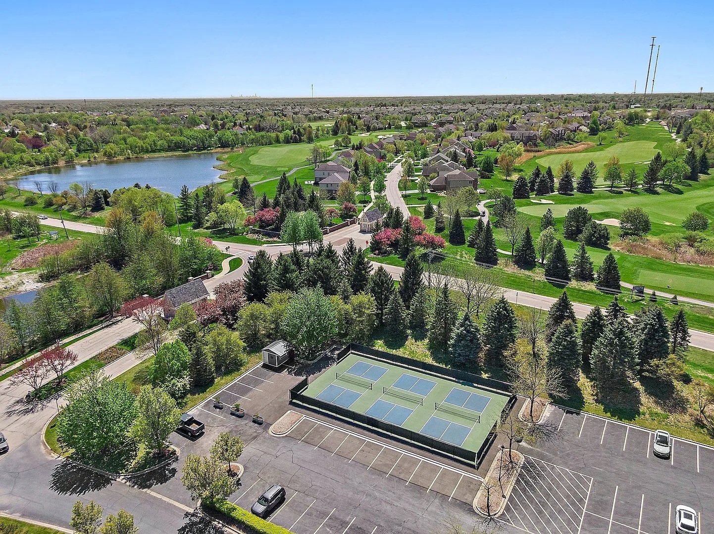 17 Tournament Drive, Hawthorn Woods, IL 60047